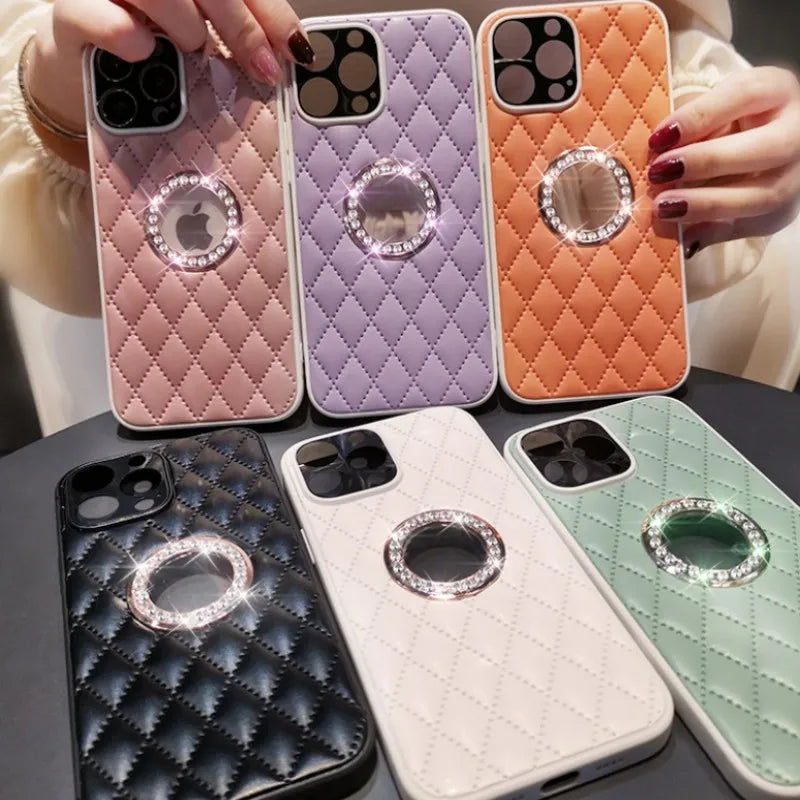 Capa Iphone Matelasse Logo Strass